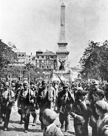 El 28 de mayo de 1926 un grupo de jefes militares iniciaron una sublevacin militar con el objetivo de derrocar el gobierno de la Primera Repblica Portuguesa. El general Gomes da Costa lider el golpe militar para derrocar el gobierno democrtico que sufra una gran inestabilidad poltica. Esta sublevacin inici una dictadura militar que dara paso al rgimen autoritario de Oliveira Salazar.