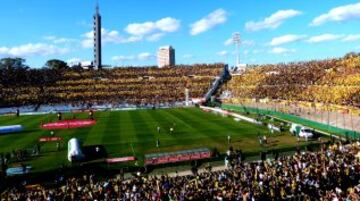 Estadio ‘Centenario’ de Montevideo: Fundado en 1930, el histórico y mítico ‘Centenario’ albergará a Peñarol en la edición 2016 de la Copa Libertadores. Dentro de su nutrida historia, el reducto recibió en cuatro oportunidades la Copa América y el primer mundial de fútbol que logró Uruguay.