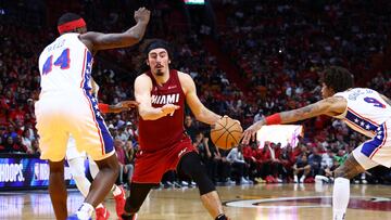 El mexicano del Miami Heat obró el mejor partido de su carrera en su primera noche de Navidad en la NBA. Cargó con su equipo ante la ausencia de Jimmy Butler.