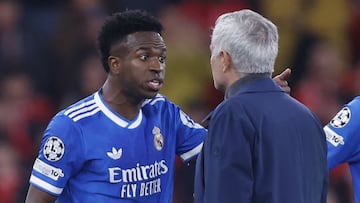 Real Madrid's Brazilian forward #07 Vinicius Junior talks with SL Benfica's Portuguese head coach Jose Mourinho after listening racists insults during the UEFA Champions League knockout round play-off first leg football match between SL Benfica and Real Madrid CF at Estadio da Luz in Lisbon on February 17, 2026. (Photo by FILIPE AMORIM / AFP)
