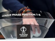 Soccer Football - UEFA Europa League - Draw for Round of 16, Quarter Finals, Semi Finals & Final - UEFA Headquarters, Nyon, Switzerland - February 27, 2026 Former player Maniche draws a ball during the draw REUTERS/Pierre Albouy