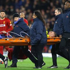 Deulofeu abandonó el campo en camilla y con oxígeno