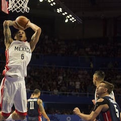 Juan Toscano, candidato a la mejor clavada FIBA de la década