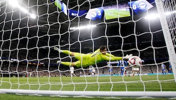 3-1. Desde la frontal del área, el mediocentro uruguayo babazorro, dispara con la izquierda raso y ajustado para batir a Thibaut Courtois. El balón toca en su palo derecho y se cuela dentro.