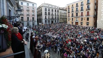 DVD 842 (12-05-17). Madrid. Manuela Carmena, Alcaldesa de Madrid asiste al pregon de las fiestas de San Isidro que da Juan Luis Cano en la Plaza de la Villa. &copy; LUIS SEVILLANO