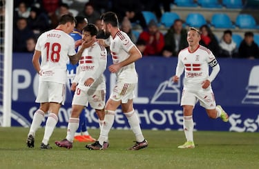 El Cartagena asaltó el Toralín con recital de Jairo. El centrocampista participó en dos de los tres tantos de su equipo. El primero fue una obra de arte suya, con un zapatazo desde más de 25 metros. La asistencia... de quilates. Recogió un balón en campo propio y tras una rápida conducción, asistió a Sadiku para que marcara desde dentro del área.