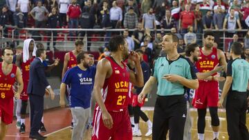 Sadiel Rojas es expulsado durante el partido entre el Pinar Karsiyaka y el UCAM Murcia.