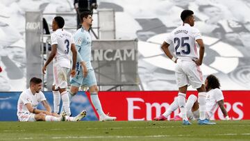 Los jugadores del Madrid, después del partido.