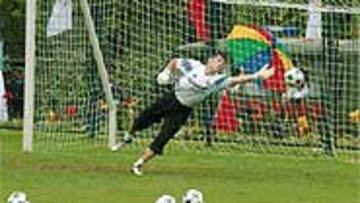 <b>ESPECTACULAR</B>. Casillas demostró en el entrenamiento de ayer su estupendo estado de forma.