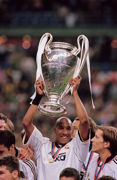 El verano de 1999, el Real Madrid fichó a una joven promesa francesa procedente del Arsenal, su nombre, Nicolas Anelka. Se esperaba mucho del delantero francés, pero su rendimiento decepcionó en el Bernabéu. Pese a su bajo rendimiento, anotó dos goles inolvidables para la afición madridista. Fue en la semifinal de Champions League ante el Bayern de Múnich, uno en la ida y otro en la vuelta, goles que valieron el pase a la final donde el Real Madrid conseguiría su 8ª Copa de Europa.