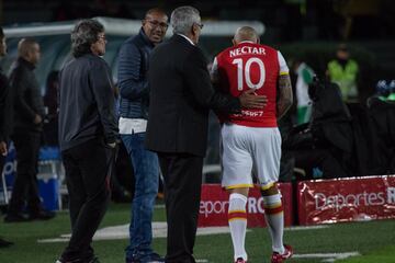 Partido táctico en El Campín. La Equidad se mantiene sólido en el grupo de los ocho, mientras que el equipo dirigido por Gregorio Pérez ratifica su liderato en un partido que tuvo que pelear con 10 jugadores todo el segundo tiempo.