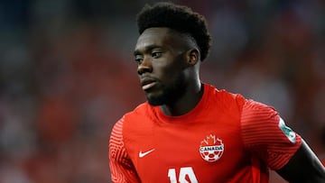 ¿Cuánto tiempo estará fuera Alphonso Davies y qué partidos se perderá?