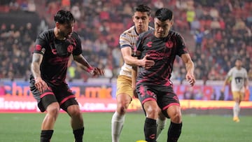 Tijuana's defender #28 Alejandro Gomez, Pumas' midfielder #07 Rodrigo Lopez and Tijuana's midfielder #23 Ivan Tona fight for the ball during the Liga MX Clausura football match between Tijuana and Pumas at the Estadio Caliente in Tijuana, baja California state, Mexico on February 25, 2025. (Photo by Guillermo Arias / AFP)