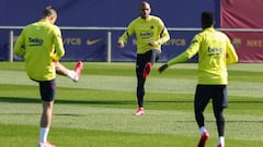 Barcelona: Braithwaite straight into squad for Eibar game