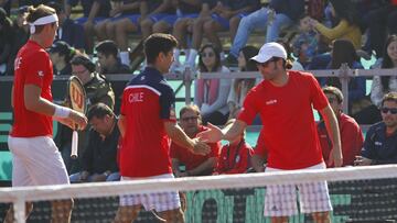 Tenis, Chile v Colombia, Copa Davis 2016.
Nicolas Jarry y Hans Podlipnik se alientan con Nicolas Massu, durante el partido de dobles entre Chile ante Colombia por la segunda ronda del Grupo I Americano de Copa Davis.
Iquique, Chile
17/07/2016.
Alex D&