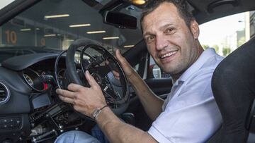 Albert Llovera al volante de su Abarth de calle.