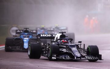 La carrera de Imola bajo la lluvia en imágenes