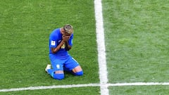 Brazil&#039;s forward Neymar cries at the end of the Russia 2018 World Cup Group E football match between Brazil and Costa Rica at the Saint Petersburg Stadium in Saint Petersburg on June 22, 2018. / AFP PHOTO / Giuseppe CACACE / RESTRICTED TO EDITORIAL U