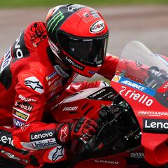 Bagnaia no quiere ni oír hablar de la caída de Rossi en Valencia 2006