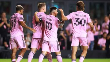 FORT LAUDERDALE, FLORIDA - AUGUST 11: Robert Taylor #16 of Inter Miami CF celebrates with teammates after scoring a goal in the first half during the Leagues Cup 2023 quarterfinals match between Charlotte FC and Inter Miami CF at DRV PNK Stadium on August 11, 2023 in Fort Lauderdale, Florida. Hector Vivas/Getty Images/AFP (Photo by Hector Vivas / GETTY IMAGES NORTH AMERICA / Getty Images via AFP)