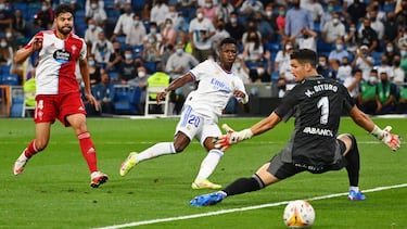Vinicius marca con sutileza ante Dituro, portero del Celta, el tercer tanto madridista del encuentro entre los de Ancelotti y el equipo vigués.