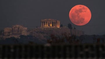 The first full moon of 2024 will be on display Thursday 25 January. Known as the Wolf Moon as it was more likely to hear wolves howling in the winter night.