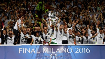 El Madrid celebra la Undécima, en Milán, en 2016.