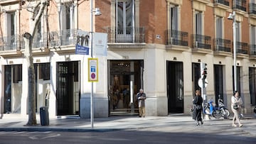 Entrada de una tienda de Zara del grupo Inditex, en el distrito de Salamanca, a 25 de febrero de 2023, en Madrid (España). El Barrio de Salamanca es una de las zonas comerciales más importantes de la ciudad y uno de los distritos de mayor nivel de vida de Europa con la mayor zona de compras de lujo de Madrid en torno a la Milla de Oro, así que su oferta comercial es enorme y destaca por la exclusividad de muchas de sus tiendas. Es donde se concentran las grandes firmas del lujo internacional, pero también franquicias de moda popular y algunos comercios tradicionales. Te sugerimos algunas de sus calles más atractivas y te descubrimos algún secreto.
25 FEBRERO 2023;MODA;TIENDAS;COMERCIO;VENTA;SHOPPING;COMPRAS;MODA PRONTA;
Jesús Hellín   / Europa Press
25/02/2023