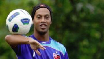 Ronaldinho es citado con Brasil nueve meses después