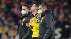 Dortmund's Giovanni Reyna leaves the pitch injured. (Photo by Tom Weller/picture alliance via Getty Images)