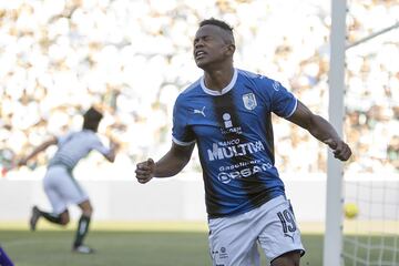 El atacante colombiano llegó a Querétaro en julio de 2015. Con los emplumados, Candelo jugó a lo largo de tres años y disputó más de 100 partidos. Sin embargo, a pesar de algunos chispazos, nunca pudo entregar lo que se esperaba de él y salió del equipo en 2018 para firmar con Atlético Nacional, equipo en el que parece haber encontrado regularidad.