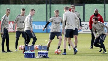 Mientras el Madrid hizo sólo trabajo de recuperación tras el Clásico, el Ajax se entrenó a buen ritmo en Ámsterdam.