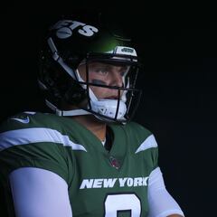How long will New York Jets Quarterback Zach Wilson be out with a knee injury?