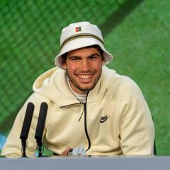 Un chico pasándoselo bien