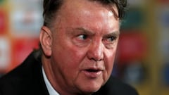 Van Gaal urges United to believe in Europa comeback