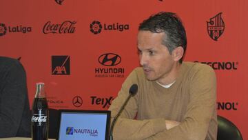 Xavi Bartolo durante una conferencia de prensa.