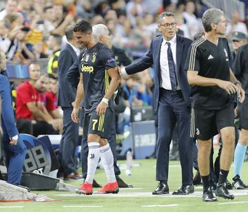 La desolación de Cristiano Ronaldo tras ver la tarjeta roja.