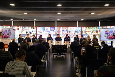 El equipo olímpico español se baña en cariño en su regreso a España