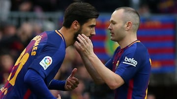 Los jugadores del Barcelona, Andr&eacute; Gomes y Andr&eacute;s Iniesta.