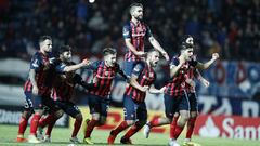 10/08/17 COPA LIBERTADORES 
 OCTAVOS DE FINAL VUELTA
 SAN LORENZO DE ALMAGRO - EMELEC
 TANDA DE PENALTIS
 ALEGRIA JUGADORES SAN LORENZO