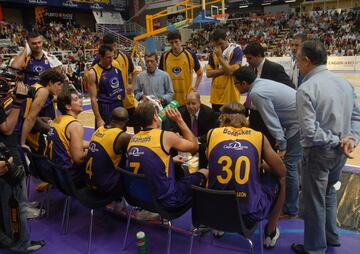 Regresó a los banquillos en la temporada 2006-2007 de la mano del Grupo Capitol Valladolid, al que salva del descenso esa temporada. 