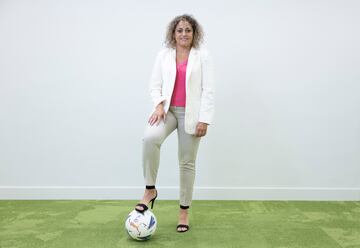 Beatriz Álvarez Mesa posa para AS en la sede de la Liga F en Madrid.