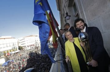 Cristina Cifuentes y Sergio Llull.