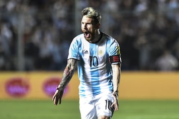 Messi es otro de los que busca seguir cosechando goles con la camiseta de la albiceleste. El astro del Barcelona es el goleador de su país con 64 goles en 124 partidos que ha disputado.