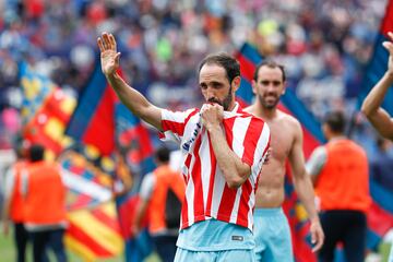 El lateral derecho llegó en enero de 2011 al Atlético de Madrid y se fue en mayo de 2019, tras 8 temporadas y media en las que se convirtió en leyenda del club. 210 victorias, además de 1 Liga, 2 Europa Leagues y 2 Supercopas de Europa.