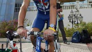 <b>RECUPERADO. </b>El ciclista murciano aprovechó la jornada de descanso para curar los efectos de la caída.