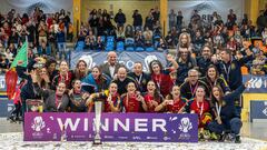 09/12/23  HOCKEY PATINES FEMENINO 
CAMPEONATO DE EUROPA OLOT 2023 PARTIDO FINAL 
SELECCION ESPAÑOLA ESPAÑA - PORTUGAL 
ALEGRIA CAMPEONAS CELEBRACION 

FOTO ENVIADA ALBERTO.SANCHO.GRANELL.