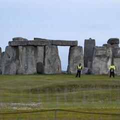 Descubren tumbas y objetos prehistóricos por donde pasará el túnel de Stonehenge