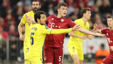 Parejo y Pavard, durante el Bayern-Villarreal.