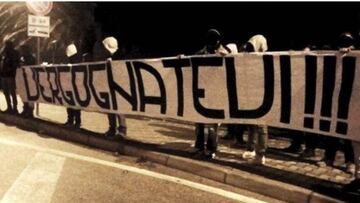 Hinchas del Pescara protestan en la cena de Navidad del equipo